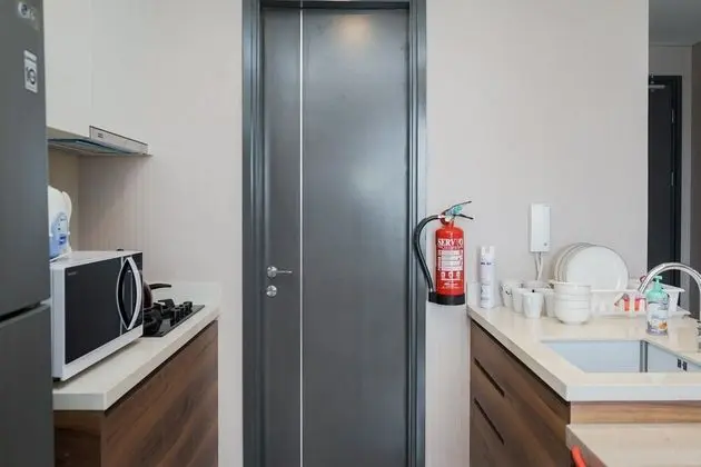Cozy and New 2BR at Marigold Nava Park Apartment - Mutfak