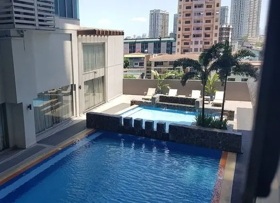Cozy Pad in Heart of Makati HiSpeed WiFi - Havuz