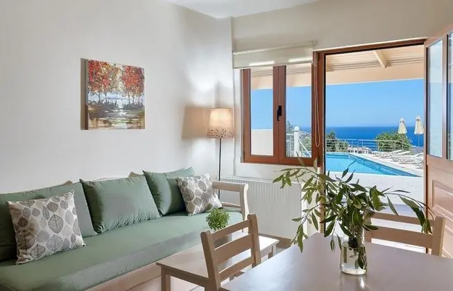 Cozy Pool Front Apartment With sea View Green - Oda