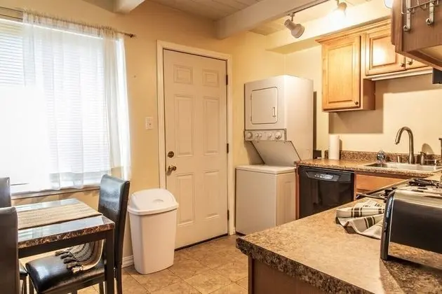 Cozy Richmond Two Bedroom - Mutfak