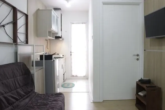 Cozy Stay 1BR Apartment at Parahyangan Residence - İç Mekan