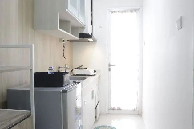 Cozy Stay 1BR Apartment at Parahyangan Residence - Mutfak