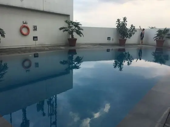 Cozy Stay And Serene Designed 2Br At Braga City Walk Apartment - Havuz