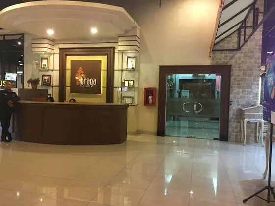 Cozy Stay And Serene Designed 2Br At Braga City Walk Apartment - Lobi