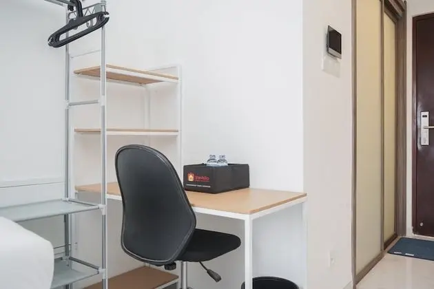 Cozy Stay and Strategic Studio at Sky House Apartment BSD - İç Mekan