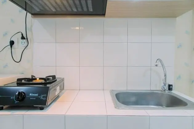 Cozy Stay Studio at Springlake Summarecon Bekasi Apartment - Mutfak