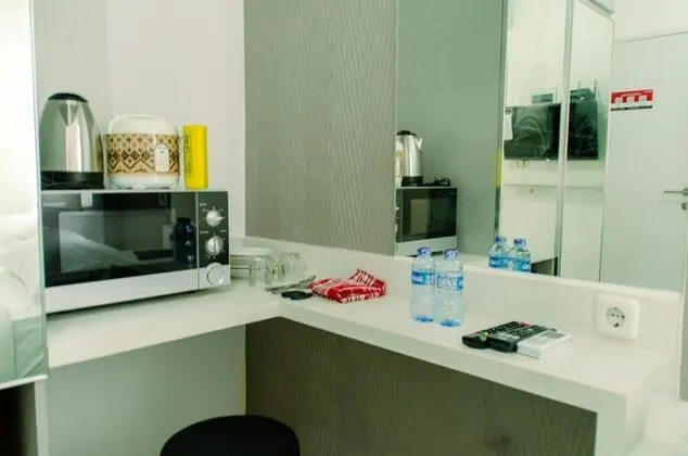 Cozy Studio Apartment At Aeropolis Residence Near Cgk Airport - İç Mekan