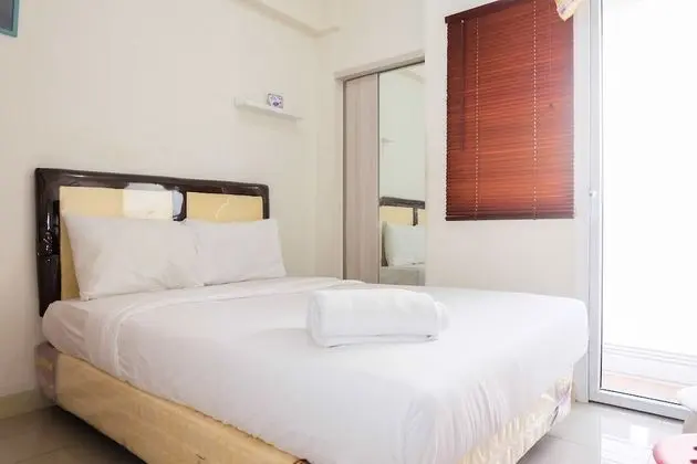 Cozy Studio Apartment Connected to Mall at Green Pramuka - Öne Çıkan Resim