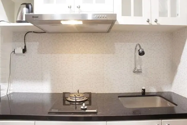 Cozy Studio Apartment At Grand Asia Afrika - Mutfak
