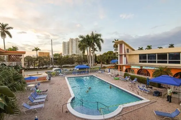 Cozy Studio Hallandale Beach, Near the Ocean :) - Havuz