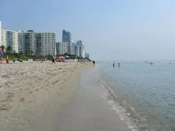Cozy Studio Hallandale Beach, Near the Ocean :) - Plaj