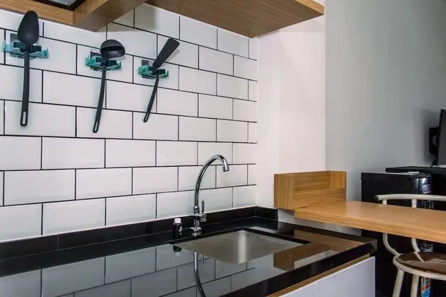 Cozy Studio Room Apartment At Aeropolis Residence - Mutfak