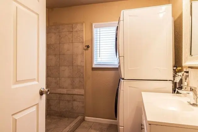 Cozy Three Bedroom in Concord - Banyo Tipleri