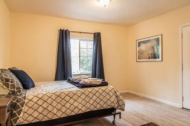 Cozy Three Bedroom in Concord - Oda