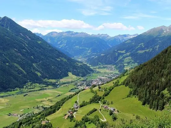 Cozy and Traditional Chalet jn Obervellach at the Alpine Meadows