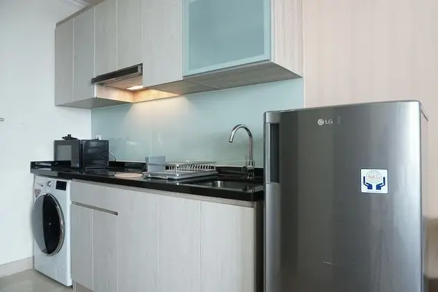 Cozy and Tranquil Studio Menteng Park Apartment - Mutfak
