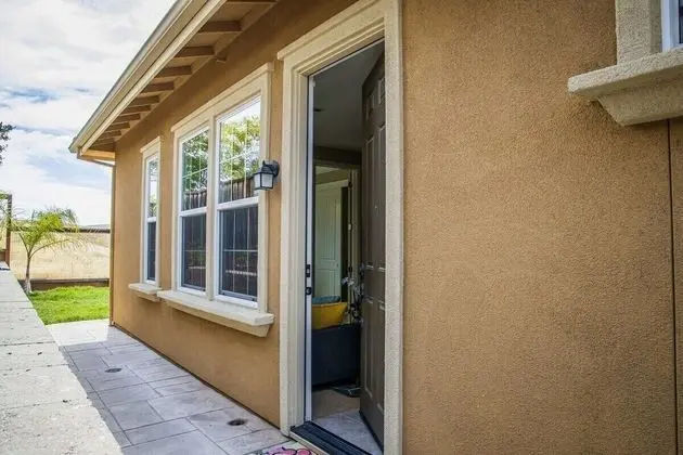 Cozy, Updated In-law