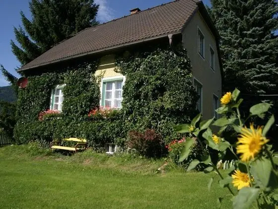 Cozy Vintage Holiday Home Near the ski Area in Scheifling