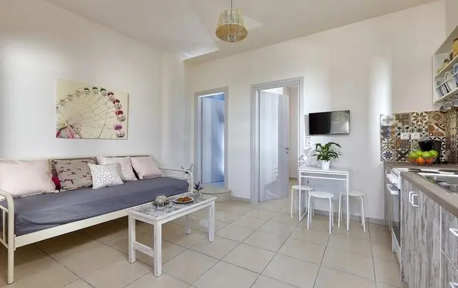 Cozy Vintage Style sea View Apartment Shared Pool