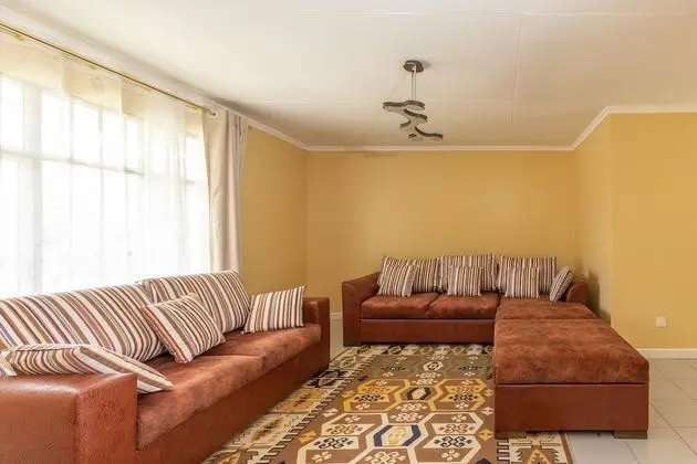 Cozy and Warm 3-bed Bungalow in Athi River - Oda Düzeni
