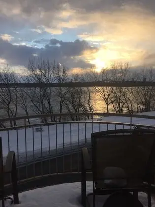 Cozy water front Montreal - Öne Çıkan Resim