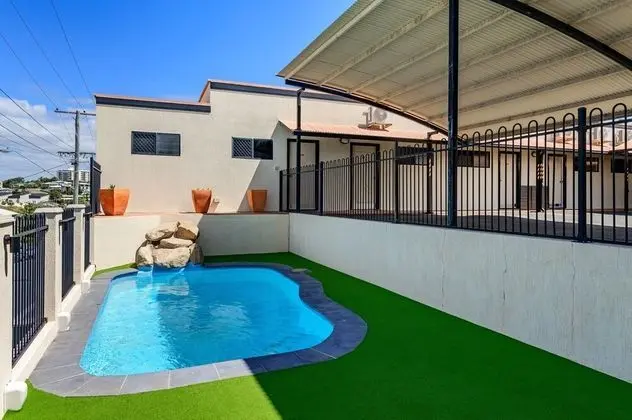 CQ Motel Gladstone - Havuz