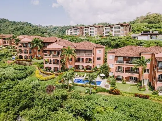 CR Luxury Los Sueños Condos