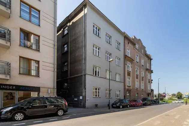 Cracow Solna Studio by Renters