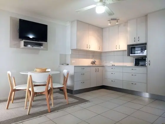 Cranbourne Court Beach Side Apartments - Mutfak