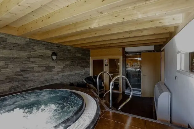 Crans Luxury Lodges - Havuz