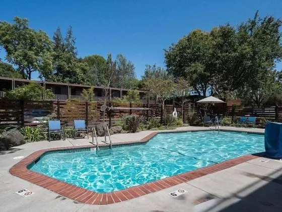 Creekside Inn - Havuz