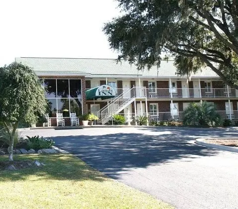 Creekside Lands Inn