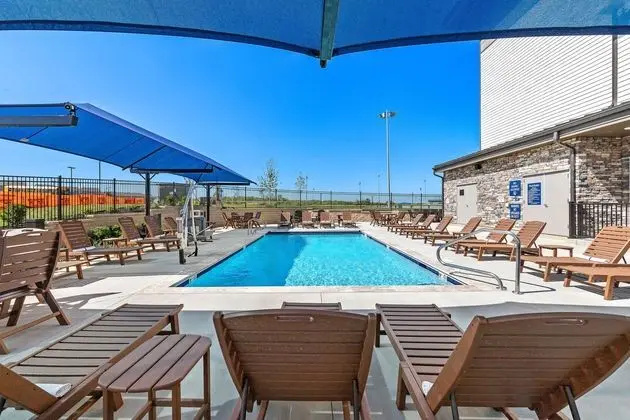 Creekside Hotel Parkville - Havuz