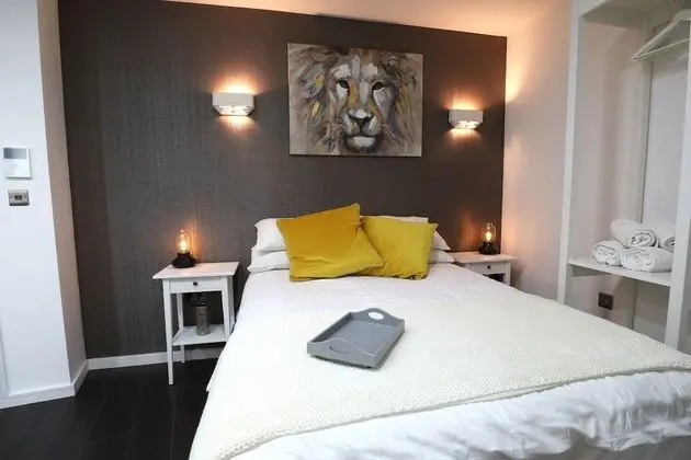 Crescent Apartment