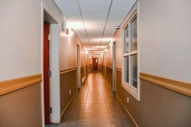 Crest Inn and suite - İç Mekan