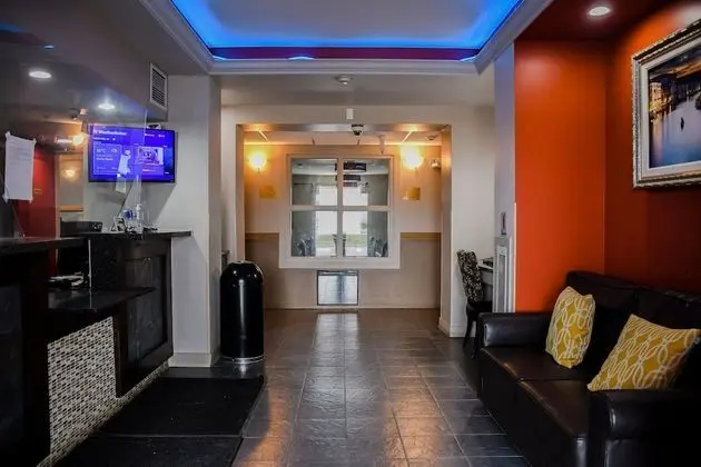 Crest Inn and suite - Lobi