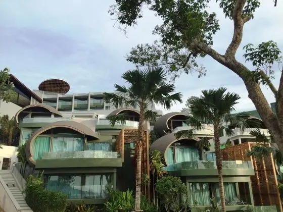 Crest Resort & Pool Villas