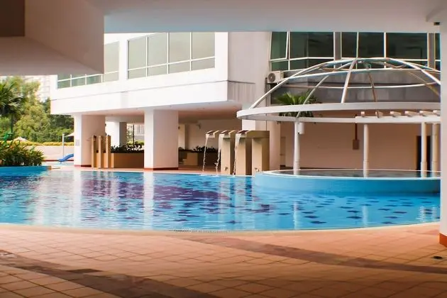 Crest Residence - Havuz