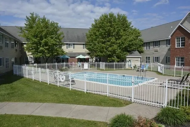 Cresthill Suites Syracuse - Havuz