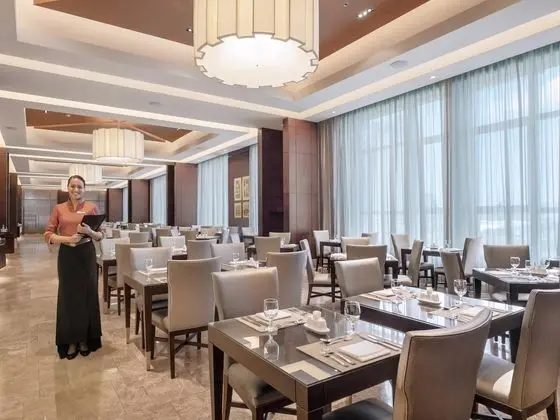 Crimson Hotel Filinvest City - Yeme / İçme
