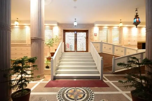 Crimson Park - The Heritage - Lobi