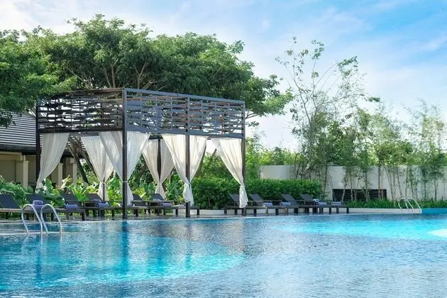Crimson Resort & Spa Mactan - Havuz