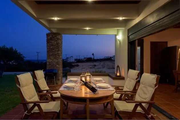 Cristelia Luxury Sea Front & Pool Villa - Yerinde Yemek