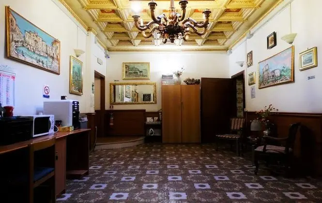 Hotel Cristina - Lobi