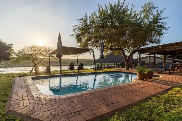 Crocodile Bridge Safari Lodge - Havuz