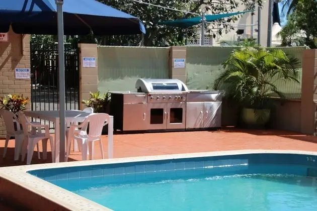 Crocodilly Inn - Hostel - Havuz