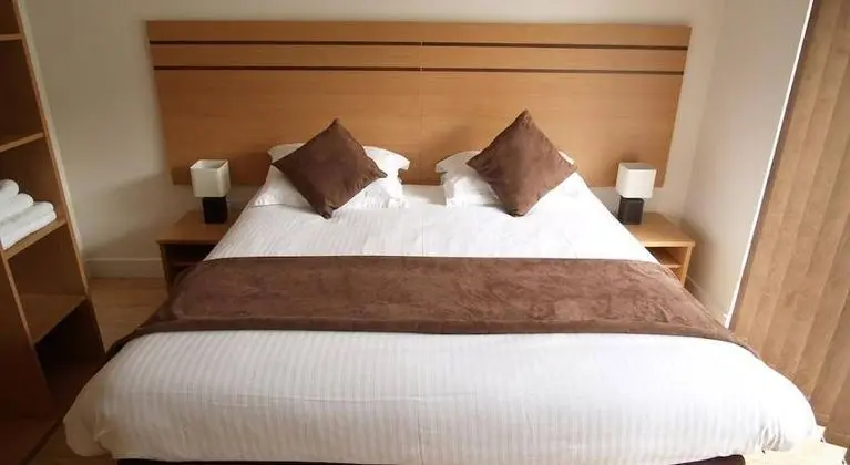 Crompton Court Apartments