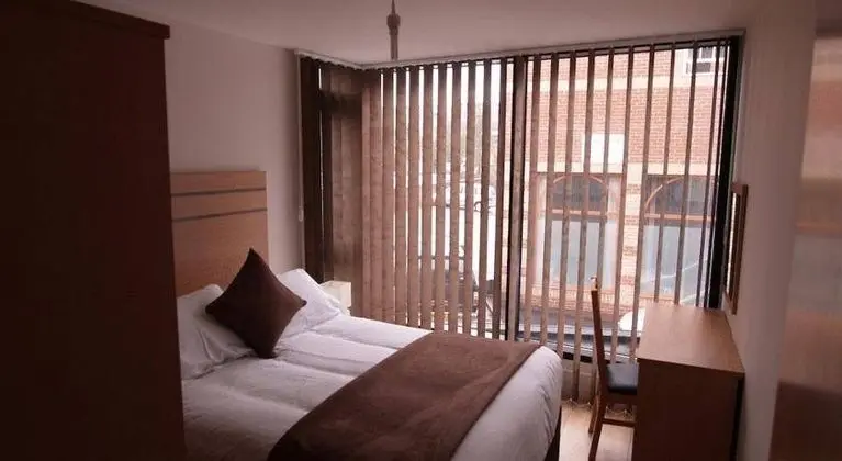 Crompton House Apartments