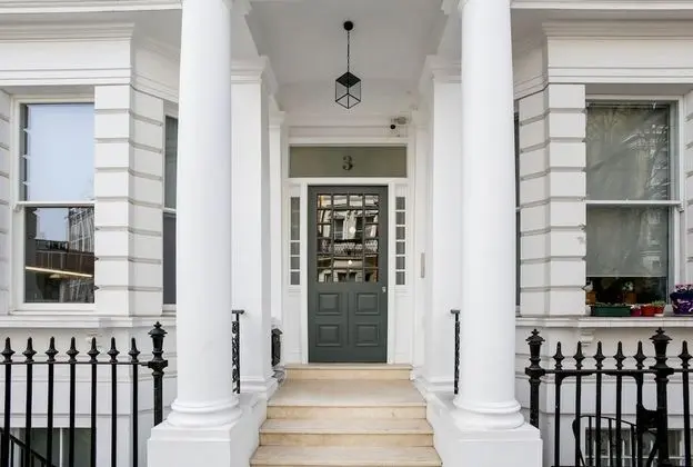 Cromwell Serviced Apartment