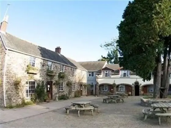 The Crooked Inn - Inn